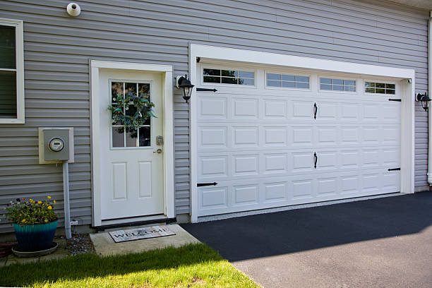 24/7 Emergency Garage Door Panel Replacement experts in Lyon County County, KS